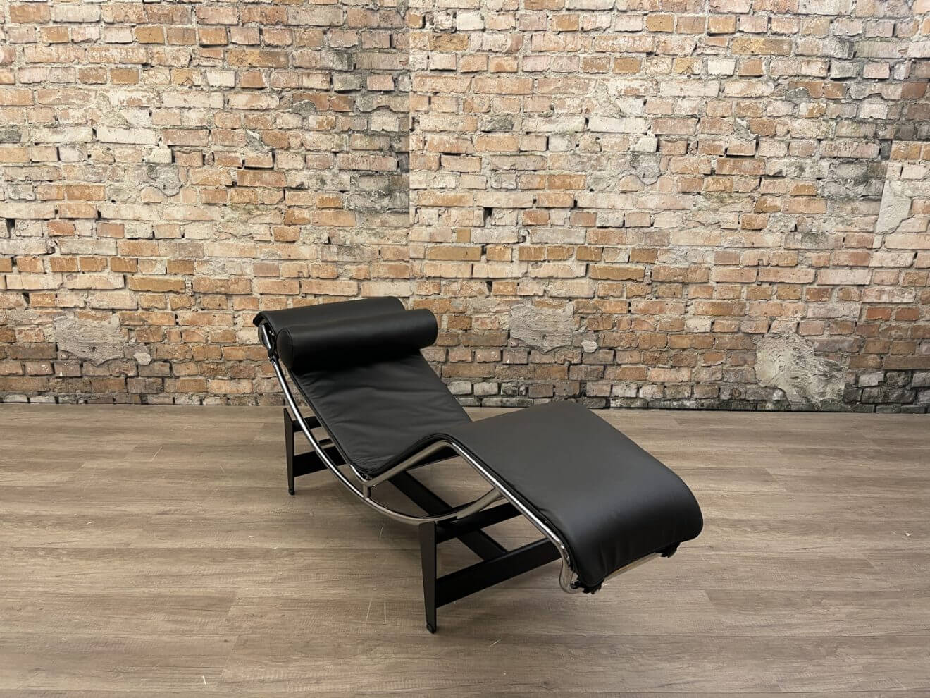 Fauteuil-Cassina-LC4-TheReSales
