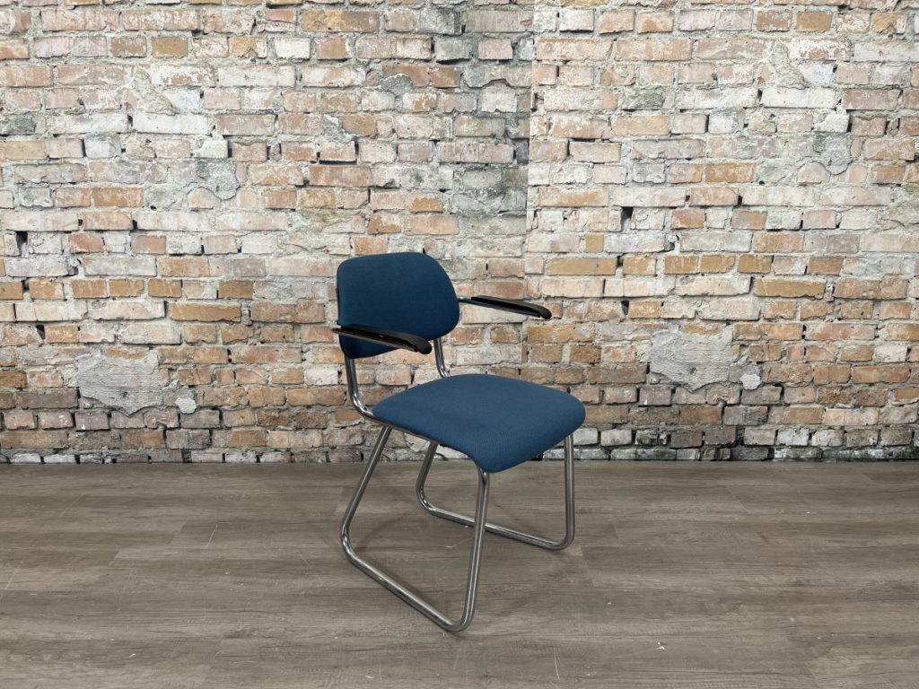 Stoelen-Ahrend-Buisframe-Sledestoel-blauw-TheReSales