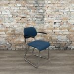 Stoelen-Ahrend-Buisframe-Sledestoel-blauw-TheReSales