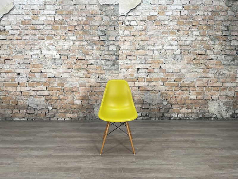 Stoel-Vitra-Eames-Plastic-Side-Chair-DSW-TheReSales-Geel