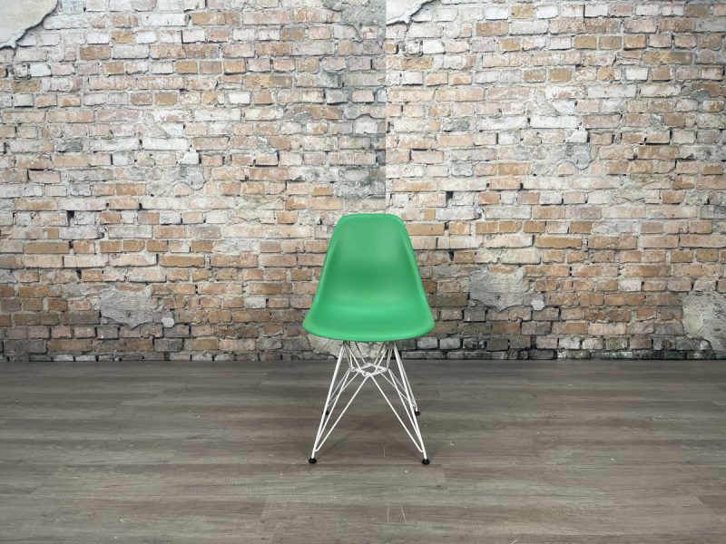 Stoel-Vitra-Eames-Plastic-Side-Chair-DSW-TheReSales-groen