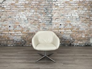 Walter-Knoll-Turtle-Chair-creme-fauteuil-theresaels