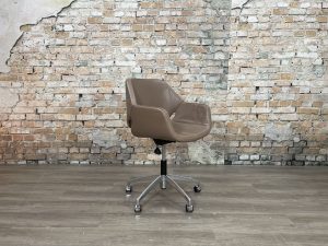 Stoelen-Artifort-Gap-bruin-TheReSales