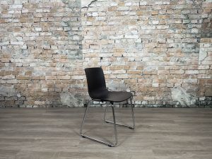 Stoelen-Vitra-HAL-RE-Sledge-zwart-TheReSales