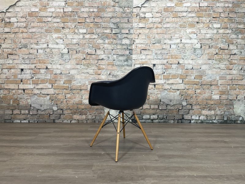 Vitra Eames Plastic Armchair DAW - Afbeelding 5