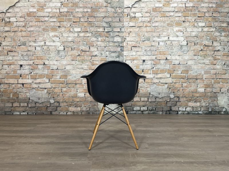 Vitra Eames Plastic Armchair DAW - Afbeelding 6