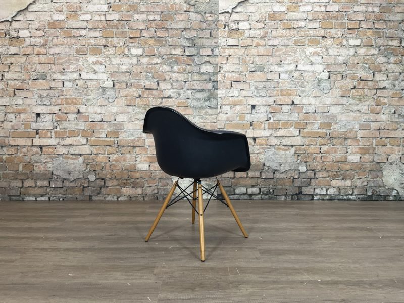 Vitra Eames Plastic Armchair DAW - Afbeelding 7