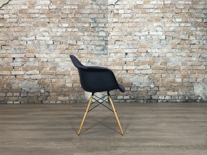 Vitra Eames Plastic Armchair DAW - Afbeelding 8