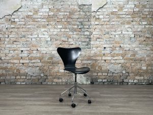 stoel-vlinder-Fritz Hansen-zwart-TheReSales