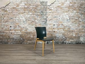 Cassina-U-8 Chair-groen-zonder-armleuning-theresales