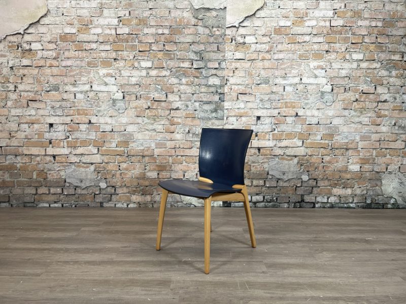 Cassina U-8 Chair blauw zonder armleuning - Afbeelding 3