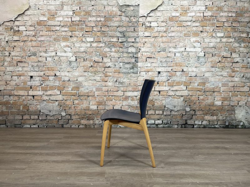 Cassina U-8 Chair blauw zonder armleuning - Afbeelding 4