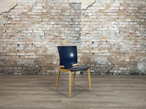 Cassina-U-8 Chair-blauw-zonder-armleuning-theresales