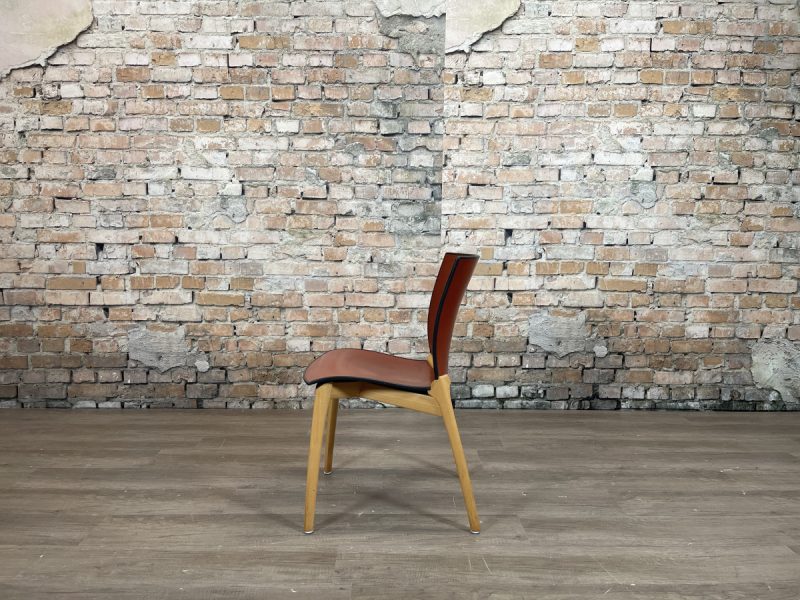 Cassina U-8 Chair rood zonder armleuning - Afbeelding 4