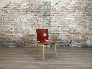 Cassina-U-8 Chair-rood-zonder-armleuning-theresales