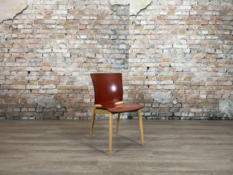Cassina-U-8 Chair-rood-zonder-armleuning-theresales
