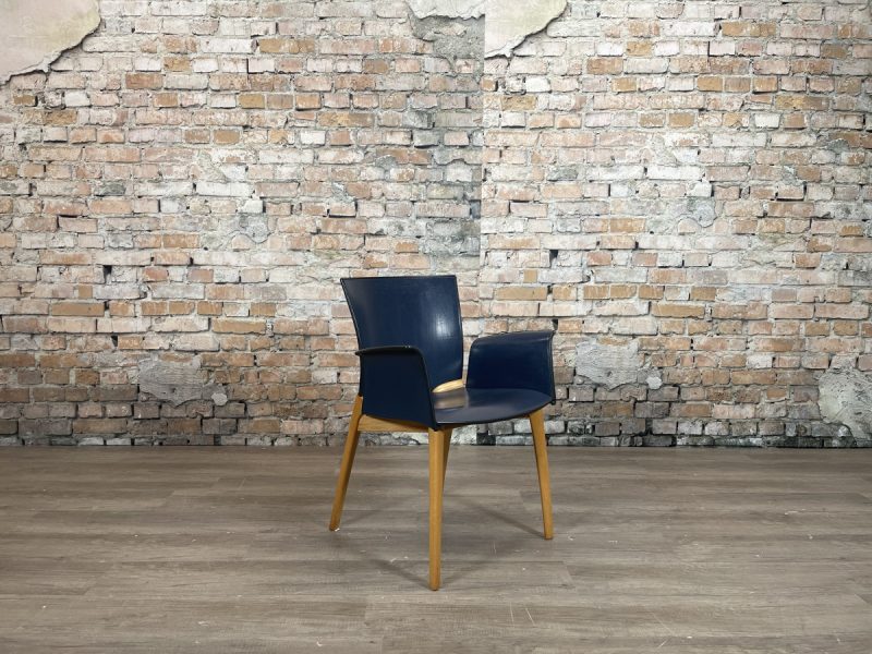 Cassina-U-8 Chair-blauw-theresales