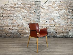 Cassina-U-8 Chair-rood-theresales