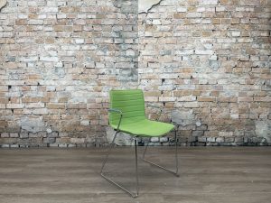 Arper-Catifa-46-groen-met-armleuning-theresales