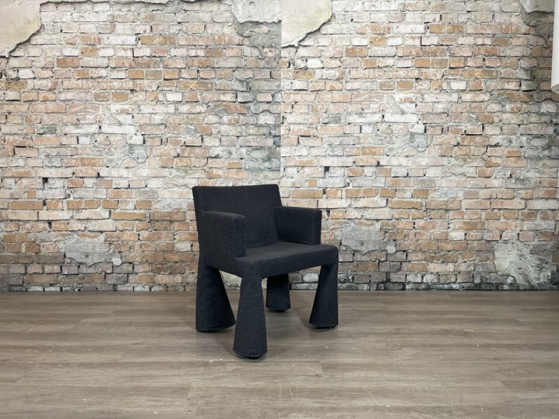 Moooi-VIP-Chair-donkergrijs-TheReSales