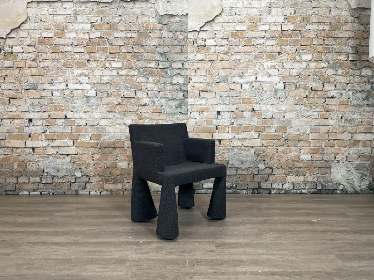 Moooi-VIP-Chair-donkergrijs-TheReSales