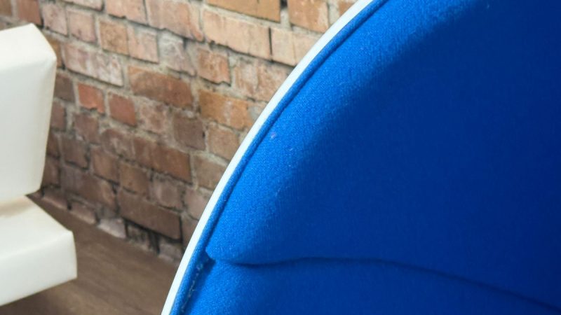Eero Aarnio Originals Ball Chair felblauw - Afbeelding 10