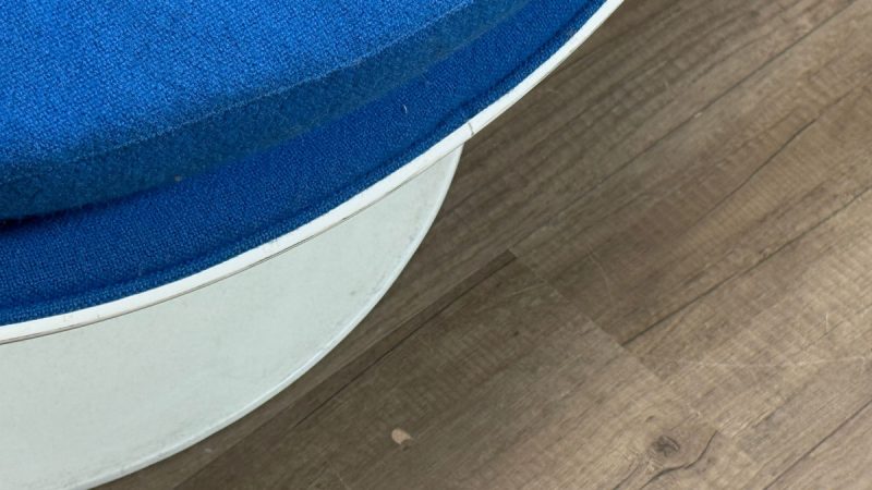 Eero Aarnio Originals Ball Chair felblauw - Afbeelding 13
