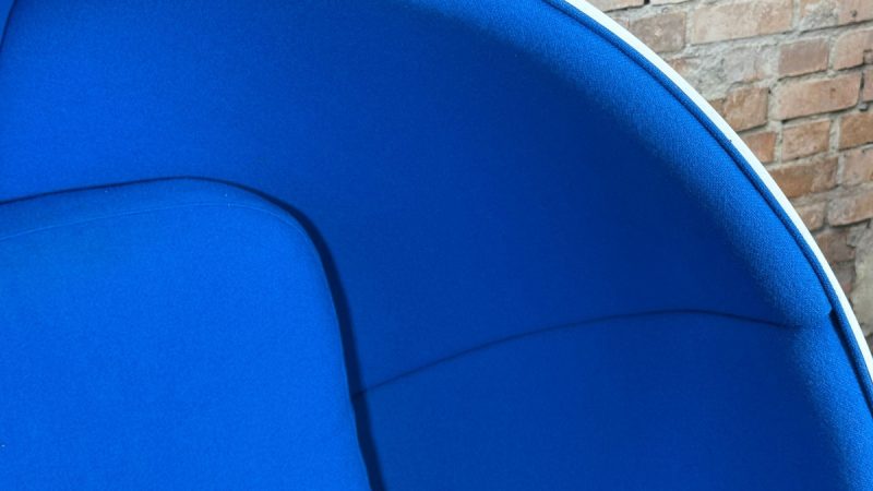 Eero Aarnio Originals Ball Chair felblauw - Afbeelding 15