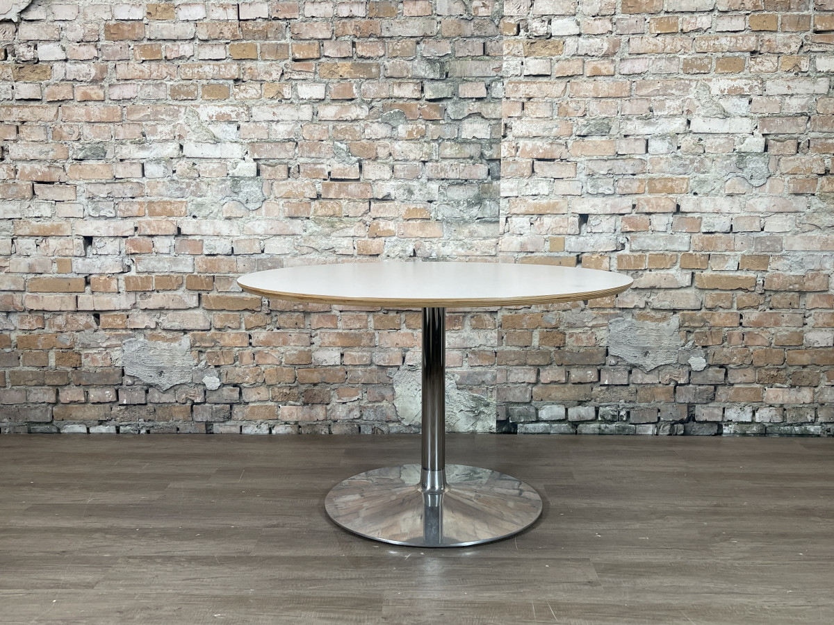 Artifort Circle eettafel