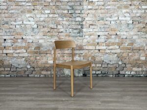Ethnicraft-Casale-eetkamerstoel-gelakt-eiken-theresales