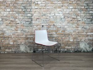 Arper-Catifa-46-wit-rood-stoel-theresales