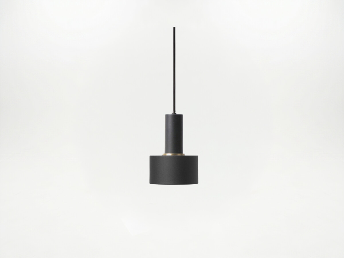 ferm-living-socket-pendant-low-zwart-disc-shade-zwart-theresales