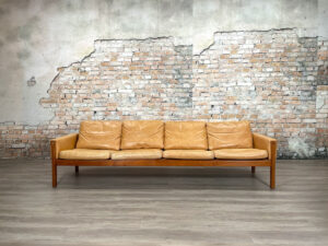 Hans-J.-Wegner-voor-AP-Stolen-"AP62/4-Sofa"-theresales