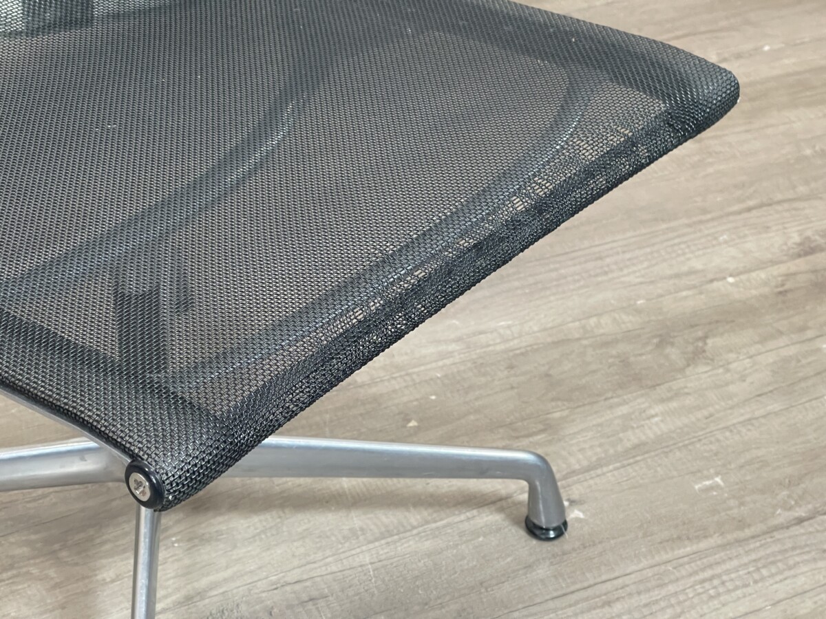 Herman Miller Eames Aluminum Group Side Chair - Afbeelding 13