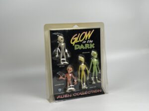 Shadowbox-Glow-Alien-Gift-Set-theresales
