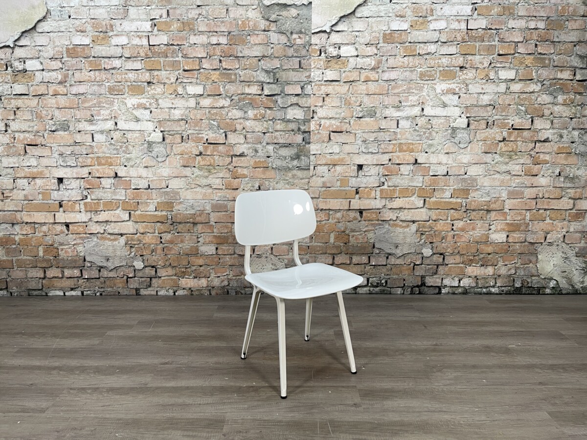 Ahrend-Revolt-wit-Stoel-TheReSales