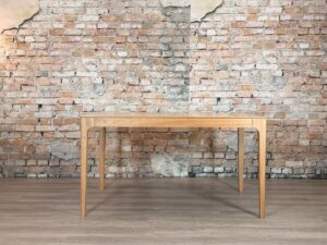 sav-&-Okse-Rikke-klein-tafel-theresales